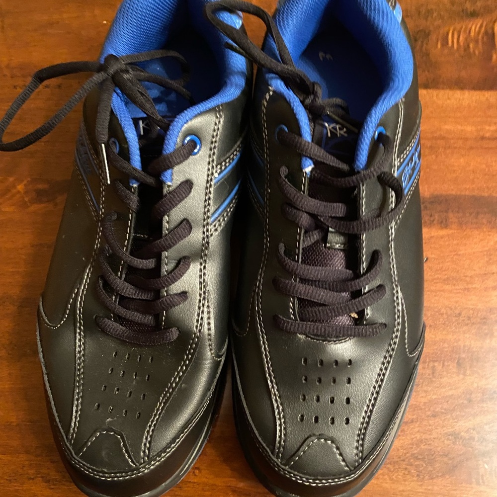 Men’s bowling shoes size 9 wide